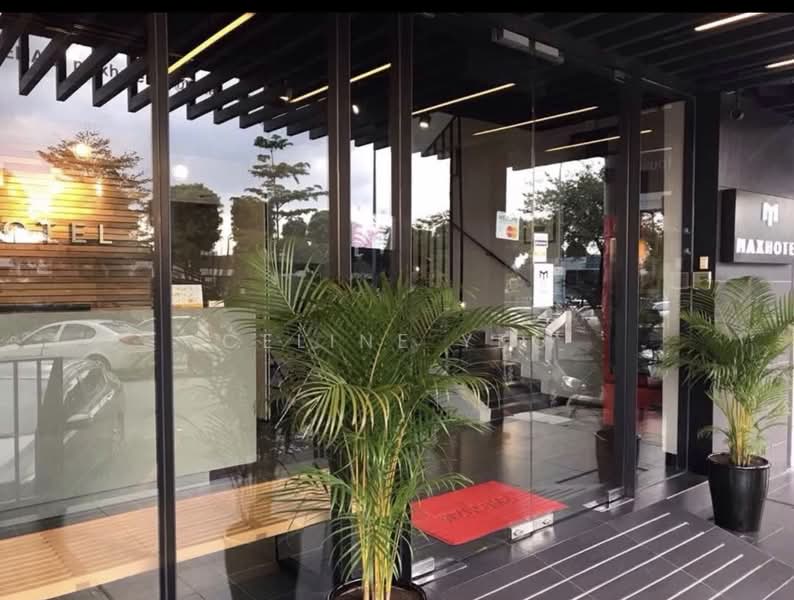 Shop for Sale in SS15 (Subang Jaya) - Celine Yeo - Entrance - PropertyGuru.com.my