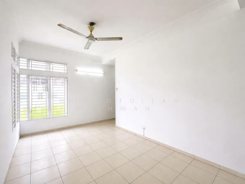 Semi-Detached House for Sale in Sungai Merab (Dengkil) - Gudrotullah Ikhwan - Living Room - PropertyGuru.com.my