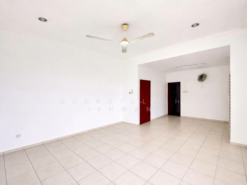 Semi-Detached House for Sale in Sungai Merab (Dengkil) - Gudrotullah Ikhwan - Living Room - PropertyGuru.com.my