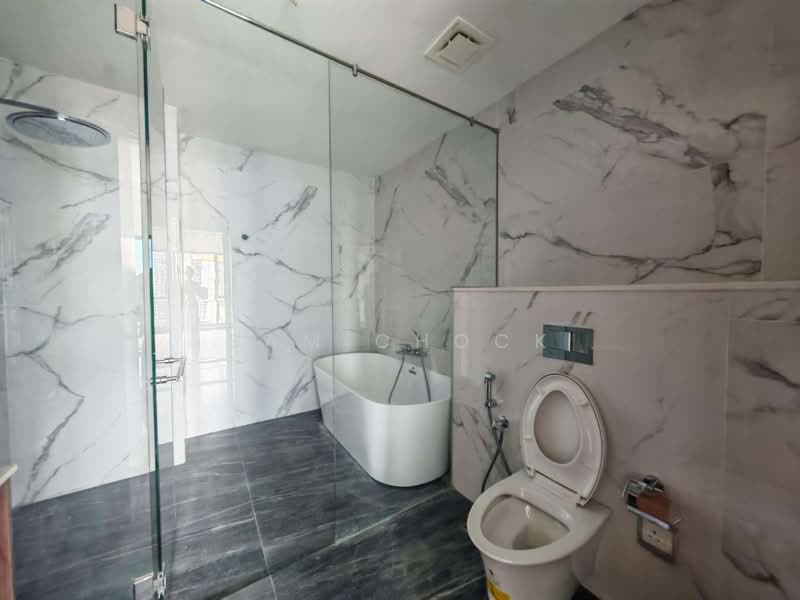 Service Residence for Sale at Core Residence @ TRX - Sam Chock - Bathroom - PropertyGuru.com.my