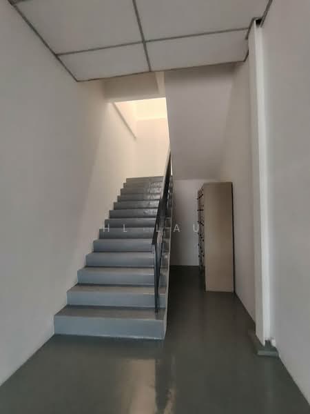Kilang Berkembar untuk Dijual di Batu Berendam (Melaka) - HL Lau - Corridor - PropertyGuru.com.my