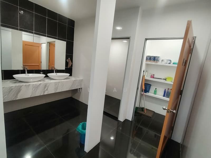 Kilang Berkembar untuk Dijual di Batu Berendam (Melaka) - HL Lau - Bathroom - PropertyGuru.com.my