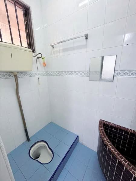 2-storey Terraced House for Sale in Bandar Baru Permas Jaya (Permas Jaya) - Calvin Lee - Bathroom - PropertyGuru.com.my