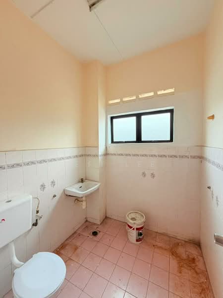 2-storey Terraced House for Sale in Bandar Selesa Jaya (Skudai) - Jeff Lee - Bathroom - PropertyGuru.com.my