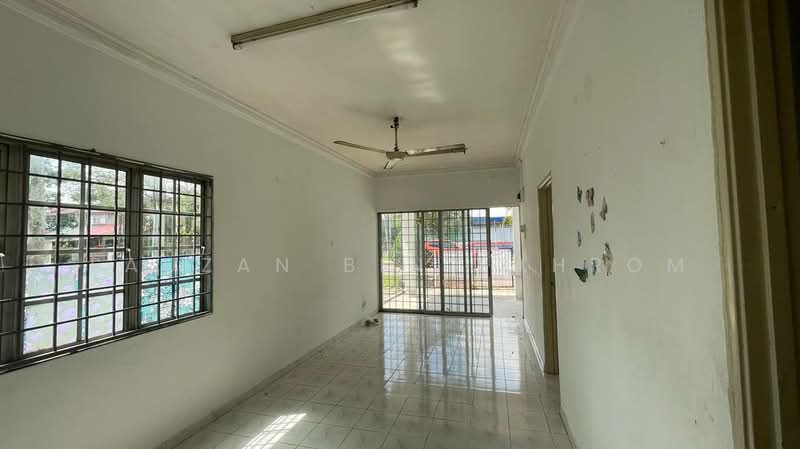 Taman Garing Utama untuk Untuk Dijual - RM 360,000, Apr 2026 - Living Room - PropertyGuru.com.my