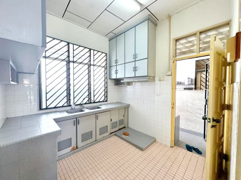 1-storey Terraced House for Sale in Taman Daya (Johor Bahru) - Calvin Lee - Kitchen - PropertyGuru.com.my