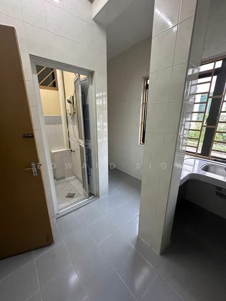 2-storey Terraced House for Sale in Permas Jaya (Johor) - Edward Siow - Bathroom - PropertyGuru.com.my