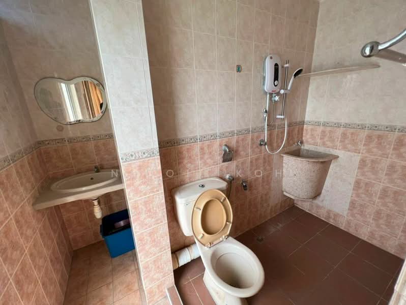 Apartment for Rent at Gambier Heights - Nicole Koh - Bathroom - PropertyGuru.com.my