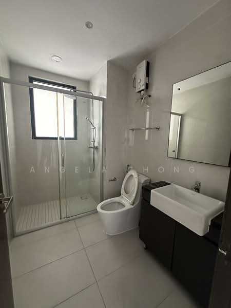 Condominium for Sale at Bay Laurel @ Country Garden Danga Bay - Angela Chong - Bathroom - PropertyGuru.com.my