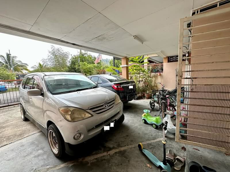 Rumah Teres 2 Tingkat untuk Dijual di Bandar Puncak Alam - Sue Arifin - Car Park - PropertyGuru.com.my