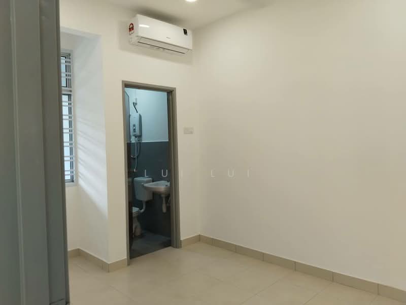 Townhouse for Rent in Taman Adda Heights (Tebrau) - Lui Lui - Master Bedroom - PropertyGuru.com.my
