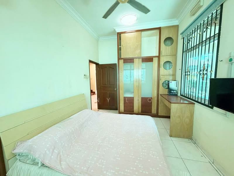 Semi-Detached House for Sale in Taman Sutera (Johor Bahru) - Jeny Loo - Bedroom - PropertyGuru.com.my