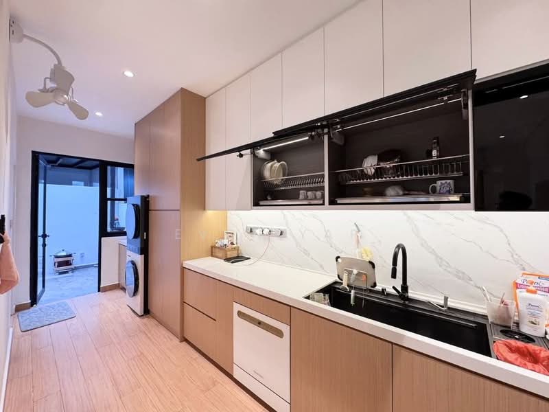 Cluster House for Sale in Skudai (Johor) - Evon Yap - Kitchen - PropertyGuru.com.my