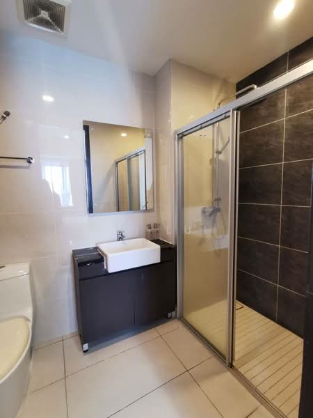 Royal Strand @ Country Garden Danga Bay untuk Untuk Disewa - RM 3,800 /bulan, Apr 2026 - Bathroom - PropertyGuru.com.my