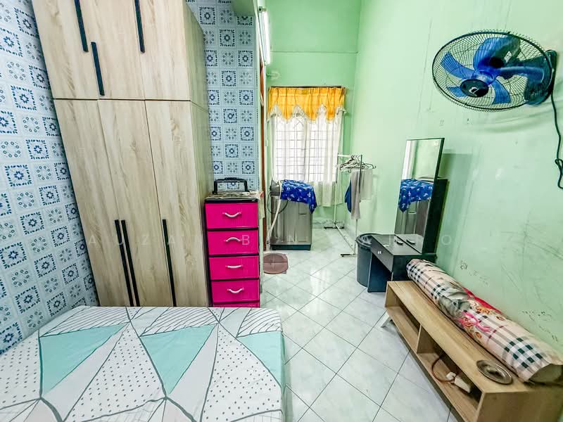1-storey Terraced House for Sale in Taman Semenyih Indah (Semenyih) - Fauzan bin Sahrom - Bedroom - PropertyGuru.com.my