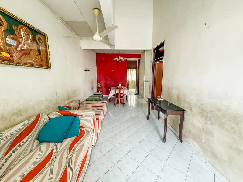 1-storey Terraced House for Sale in Taman Semenyih Indah (Semenyih) - Fauzan bin Sahrom - Living Room - PropertyGuru.com.my