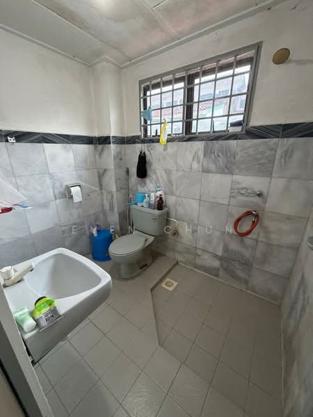 Taman Sri Putri untuk Untuk Dijual - RM 590,000, Apr 2026 - Bathroom - PropertyGuru.com.my