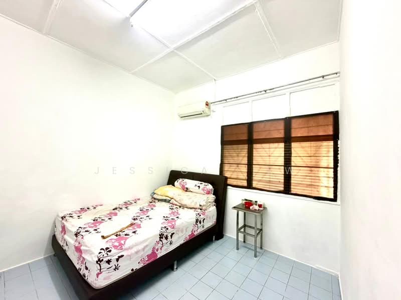 Taman Johor Jaya Jalan teratai single storey untuk Untuk Dijual - RM 538,000, Apr 2026 - Bedroom - PropertyGuru.com.my