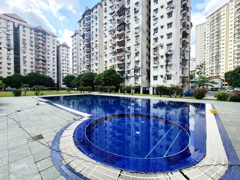 Kondominium untuk Dijual di Genting Court Condominium - Eugene Goh - Pool - PropertyGuru.com.my