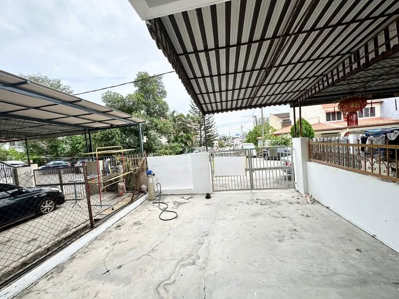 2-storey Terraced House for Sale in Kampung Gombak Indah (Batu Caves) - Sue Arifin - Exterior - PropertyGuru.com.my
