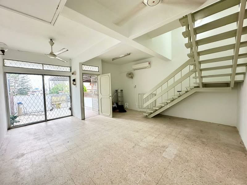 2-storey Terraced House for Sale in Kampung Gombak Indah (Batu Caves) - Sue Arifin - Living Room - PropertyGuru.com.my