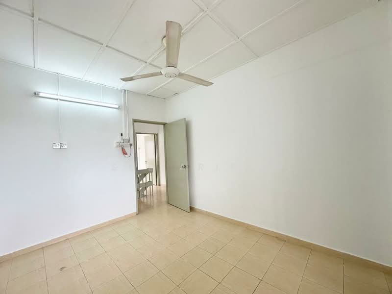 2-storey Terraced House for Sale in Kampung Gombak Indah (Batu Caves) - Sue Arifin - Interior - PropertyGuru.com.my