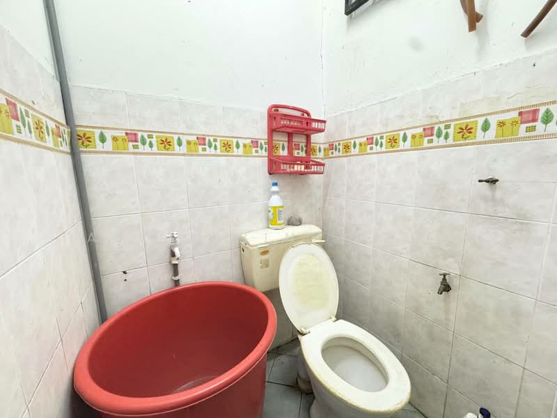 1-storey Terraced House for Sale in Bukit Sentosa (Rawang) - Fauzan bin Sahrom - Bathroom - PropertyGuru.com.my