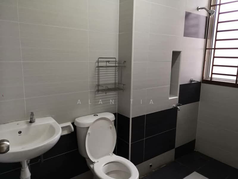 2-storey Terraced House for Sale in Taman Bestari Indah (Ulu Tiram) - Alan Tia - Bathroom - PropertyGuru.com.my