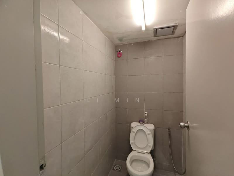 Shop / Office for Rent in Johor Bahru (Johor) - Li Min - Bathroom - PropertyGuru.com.my