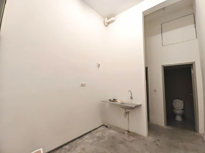 Shop / Office for Rent in Johor Bahru (Johor) - Li Min - Bathroom - PropertyGuru.com.my