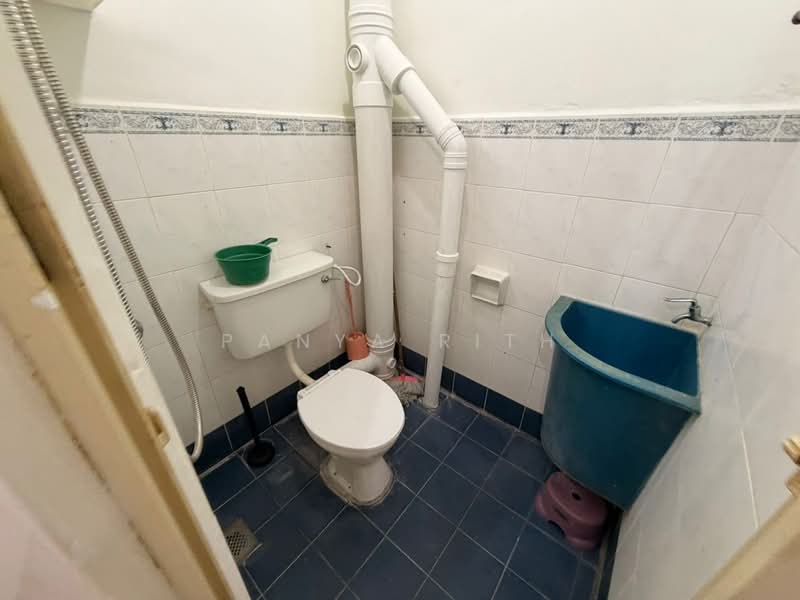 Apartment for Sale at AraMas - Panya Rith - Bathroom - PropertyGuru.com.my