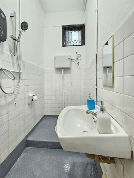 2-storey Terraced House for Sale in Taman Tasek (Johor Bahru) - Benjamin Ong - Bathroom - PropertyGuru.com.my