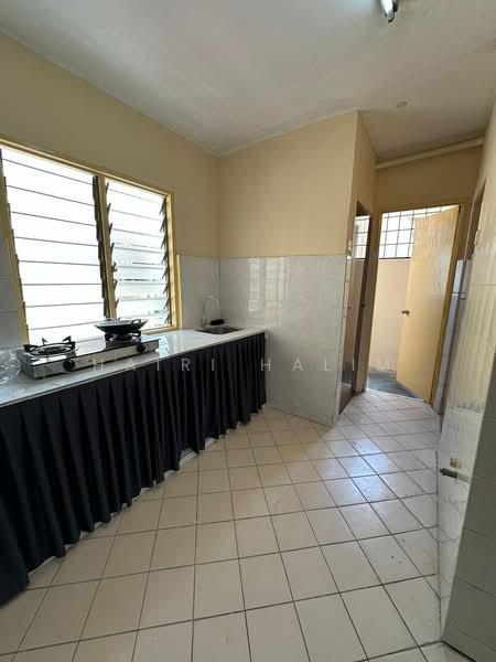 Flat for Sale at Flat PKNS Section 7 - Hairi Halim - Kitchen - PropertyGuru.com.my