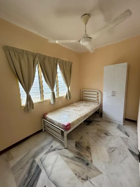 Flat for Sale at Flat PKNS Section 7 - Hairi Halim - Bedroom - PropertyGuru.com.my