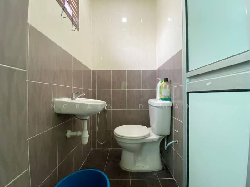 Rumah Teres 2 Tingkat untuk Dijual di Kajang (Selangor) - Noraini Dahan - Bathroom - PropertyGuru.com.my