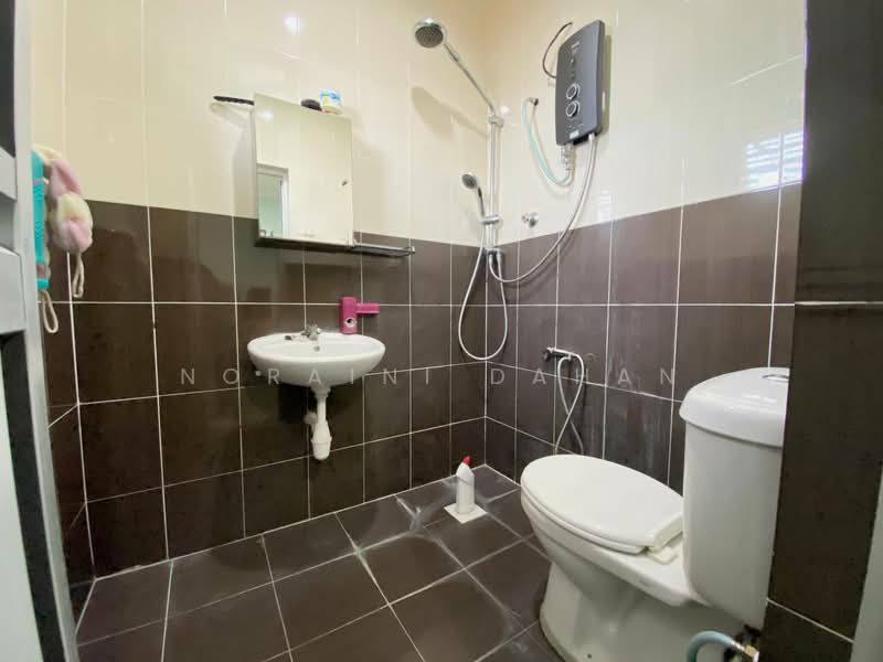Rumah Teres 2 Tingkat untuk Dijual di Kajang (Selangor) - Noraini Dahan - Bathroom - PropertyGuru.com.my