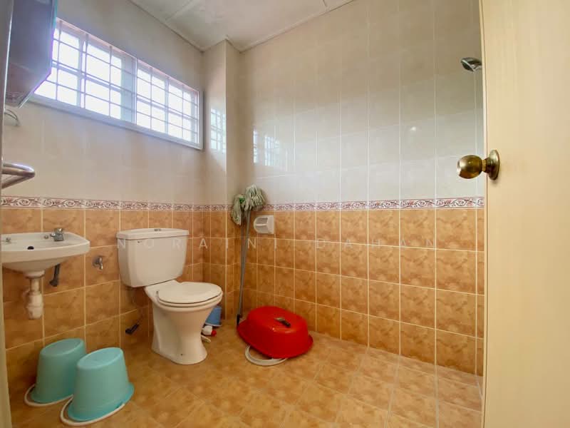 Rumah Teres 2 Tingkat untuk Dijual di Kajang (Selangor) - Noraini Dahan - Bathroom - PropertyGuru.com.my