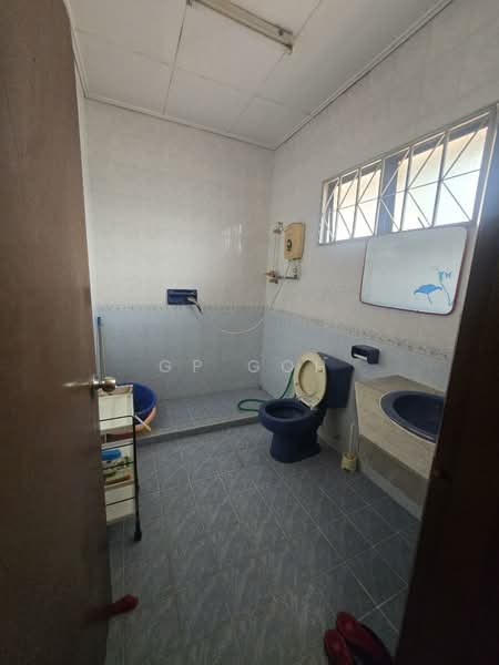 Bungalow for Sale in Taman Overseas Union (Taman Oug) (Jalan Klang Lama (Old Klang Road)) - GP Goh - Bathroom - PropertyGuru.com.my