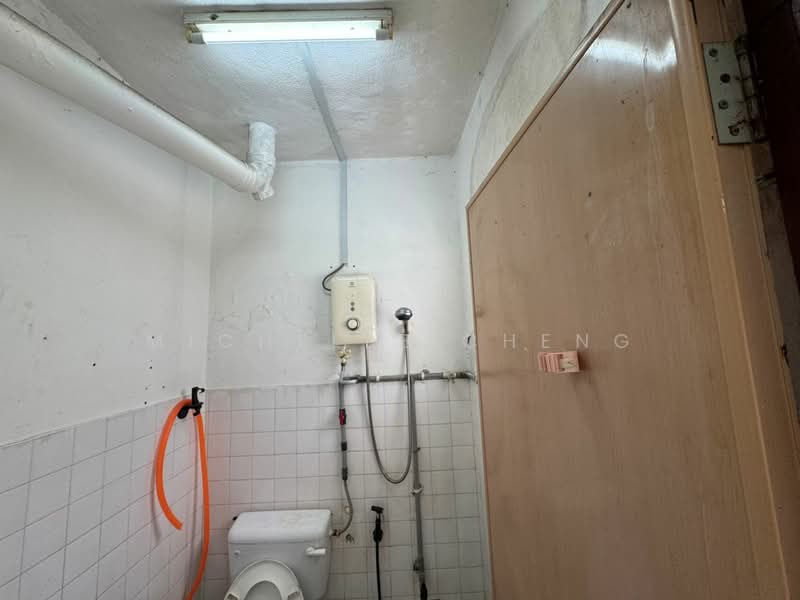 Pangsapuri untuk Disewa di Taman Naga Emas Apartment - MICHELLE CHENG - Bathroom - PropertyGuru.com.my