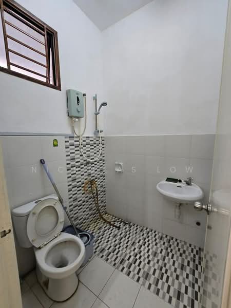 2-storey Terraced House for Rent in Iskandar Puteri (Nusajaya) (Johor) - Nicholas Low - Bathroom - PropertyGuru.com.my