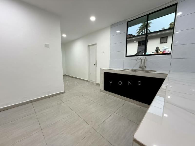 Double Storey Terrace @ 5 Jalan Padi Malinja 5, Taman Senai Baru, Senai Johor. Near Kulai untuk Untuk Dijual - RM 518,000, Apr 2026 - Kitchen - PropertyGuru.com.my