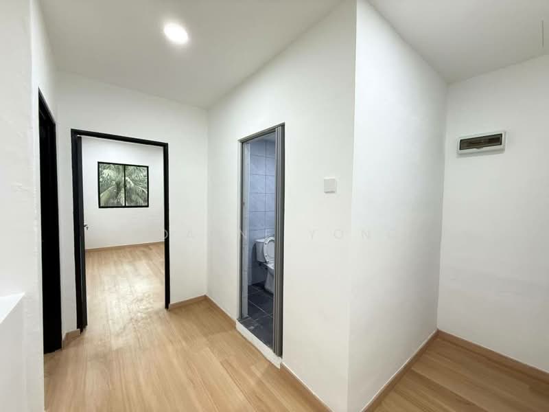 Double Storey Terrace @ 5 Jalan Padi Malinja 5, Taman Senai Baru, Senai Johor. Near Kulai untuk Untuk Dijual - RM 518,000, Apr 2026 - Corridor - PropertyGuru.com.my