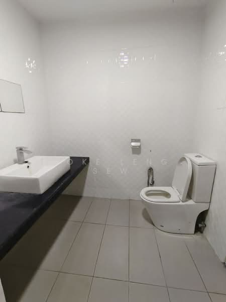 Condominium for Rent at Zefer Hill Residence - Yoke Leng Sew - Bathroom - PropertyGuru.com.my