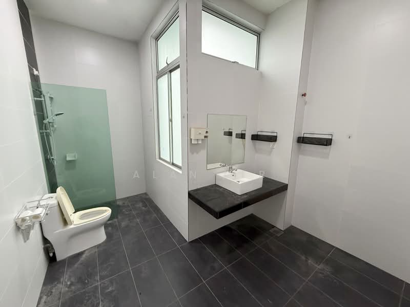 2.5-storey Terraced House for Sale in Taman Setia Indah (Tebrau) - Alan Ler - Bathroom - PropertyGuru.com.my