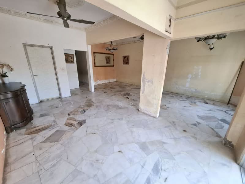 1-storey Terraced House for Sale in Bandar Tasik Puteri (Rawang) - Azli Ibrahim - Living Room - PropertyGuru.com.my