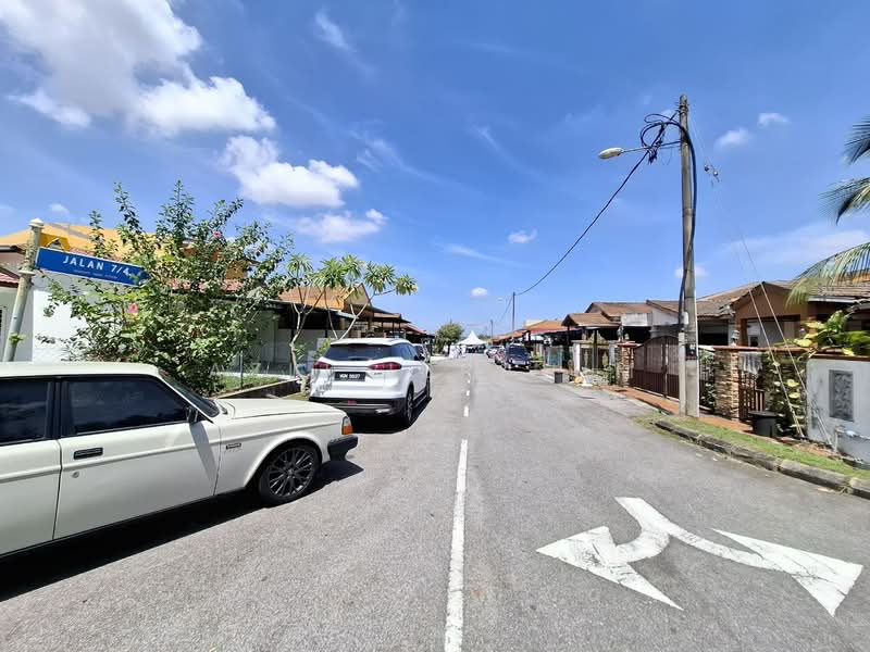 1-storey Terraced House for Sale in Bandar Tasik Puteri (Rawang) - Azli Ibrahim - Exterior - PropertyGuru.com.my