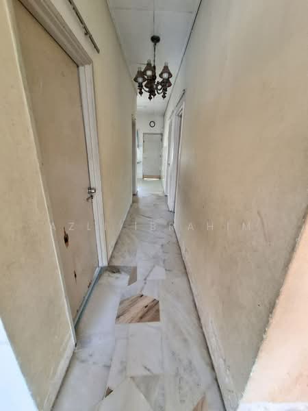 1-storey Terraced House for Sale in Bandar Tasik Puteri (Rawang) - Azli Ibrahim - Corridor - PropertyGuru.com.my