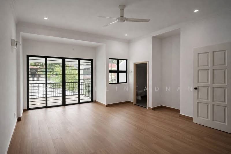 Semi-Detached House for Sale in Taman Koperasi Cuepacs (Cheras) - Nor Azdlin Adnan - Living Room - PropertyGuru.com.my