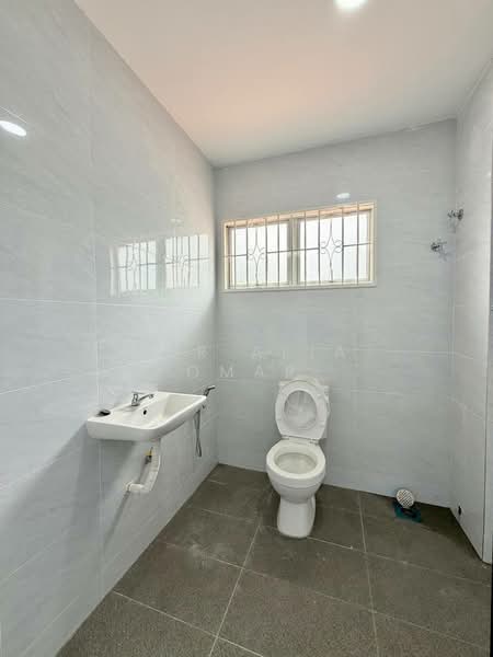 2-storey Terraced House for Sale in Kajang (Selangor) - Nur Alia Omar - Bathroom - PropertyGuru.com.my