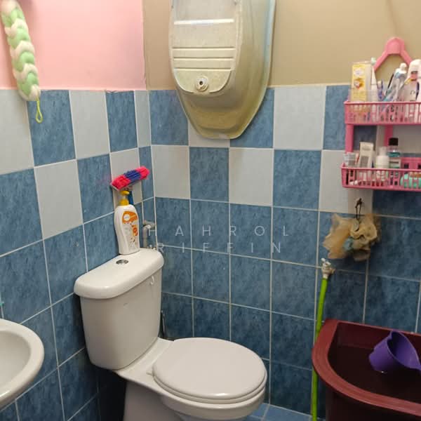 1-storey Terraced House for Sale in Nusari Bayu 1 (Labu) - Shahrol Ariffin - Bathroom - PropertyGuru.com.my